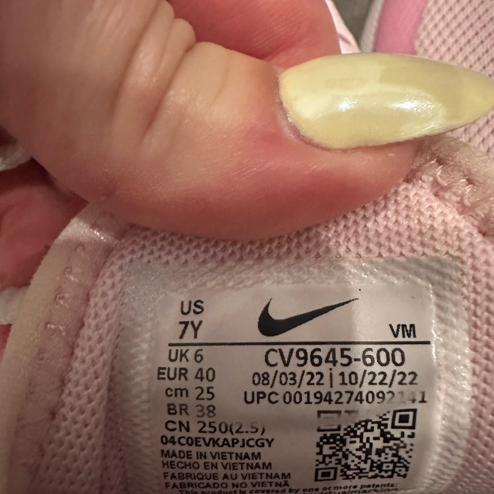 Nike girls Air Max Lightweight Pink Running Sneakers Size 7Y - Picture 4 of 4